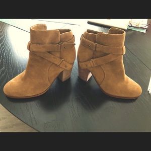 Gianni Bini suede ankle boots. Size 8 M